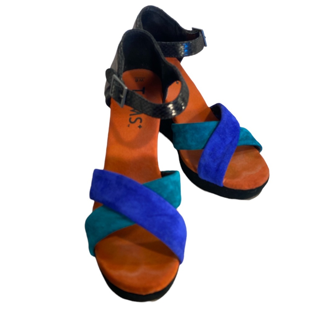 Tom’s colorblock wedge shoes. Size W6.